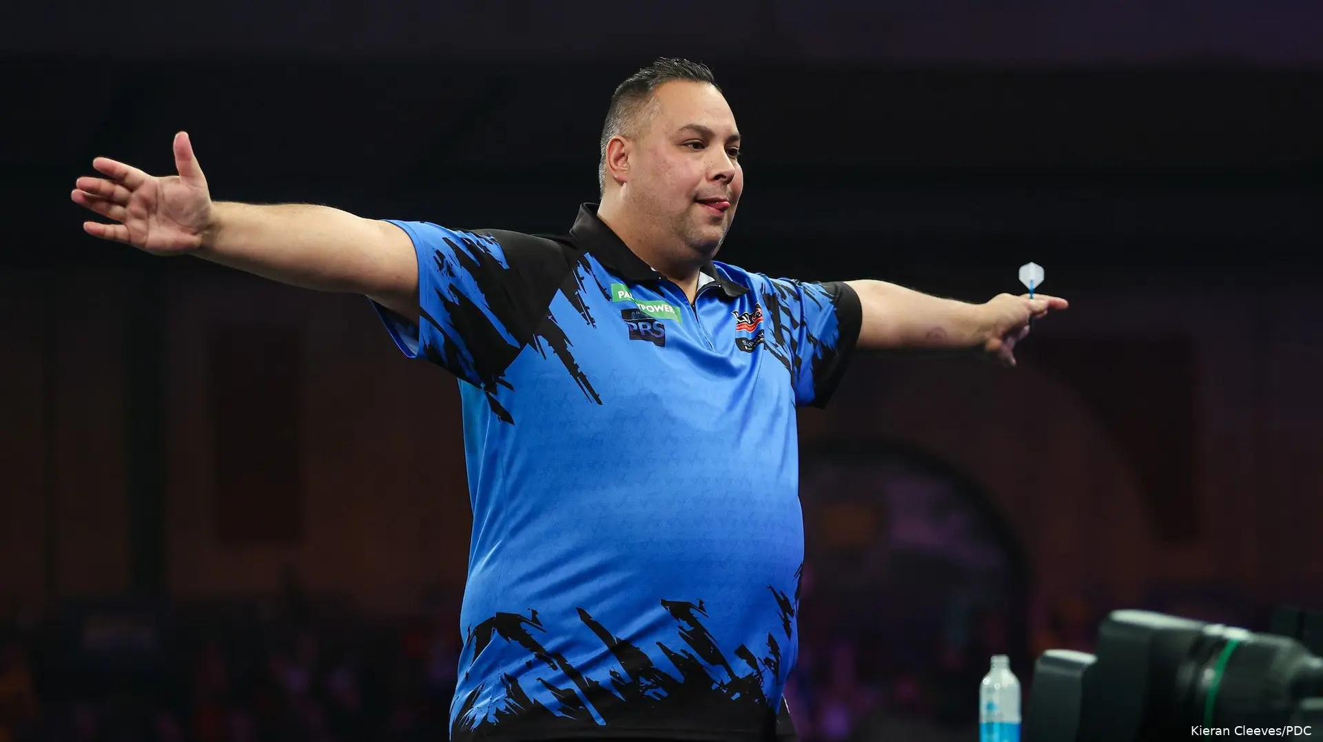 Jermaine Wattimena viert zijn overwinning