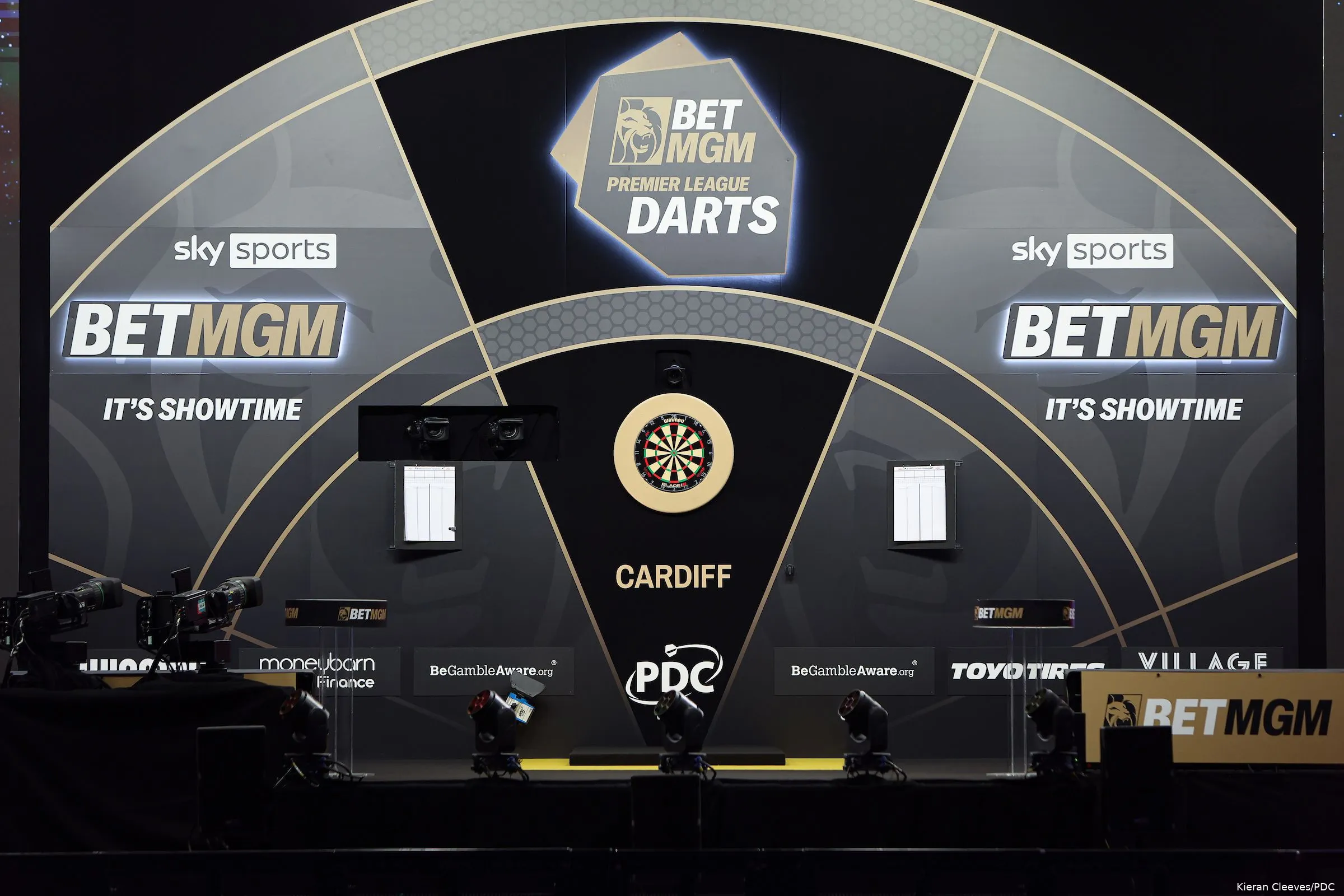 2024pl1 stage branding04