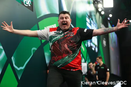Nick Kenny has arms out celebrating at PDC World Darts Championship.