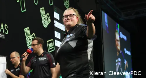 Beau Greaves takes on Daryl Gurney in opening round of World Darts Championship.