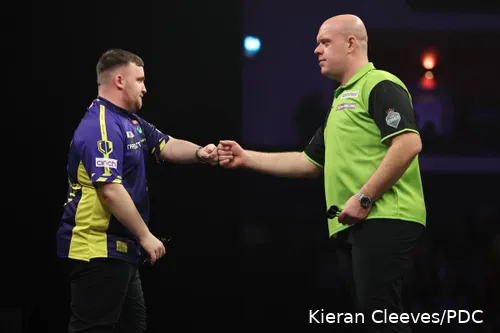 Luke Littler und Michael van Gerwen