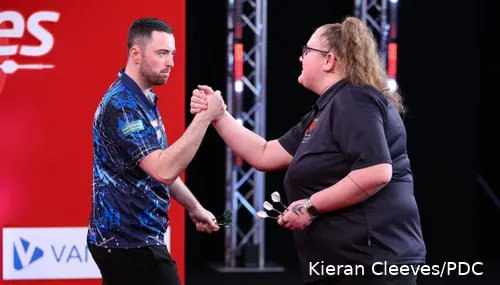 Beau Greaves liet Luke Humphries flink zweten in de vierde ronde van de UK Open