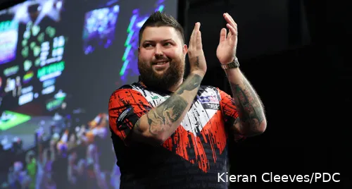 Michael Smith begroet het publiek