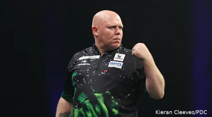 Martin Lukeman takes on Andrew Gilding in the second round of the World Darts Championship&nbsp;