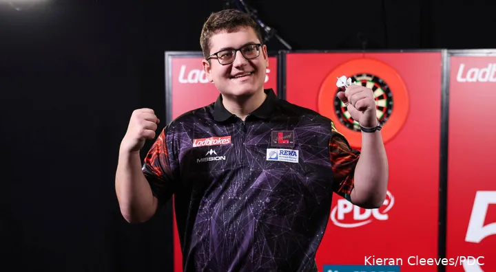 Dominik Grüllich feierte am Sonntagabend den ersten PDC Titel seiner Karriere