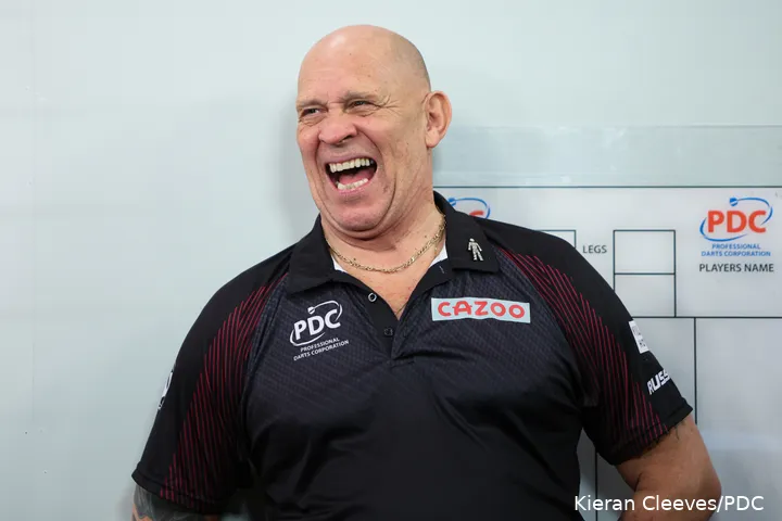 Russ Bray in actie als scheidsrechter op de UK Open