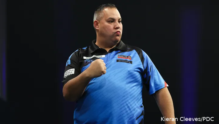 Jermaine Wattimena neemt het zaterdagavond op tegen Luke Littler in de halve finale van de Grand Slam of Darts