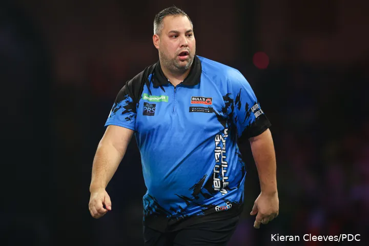 Jermaine Wattimena won in zijn openingswedstrijd met 6-3 van Luke Humphries