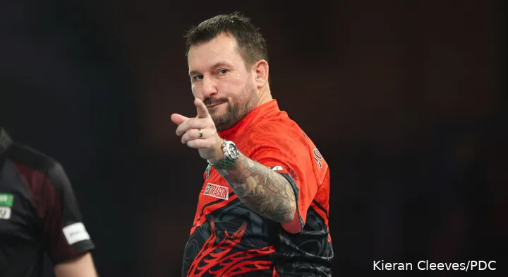 Jonny Clayton treft nu Luke Littler