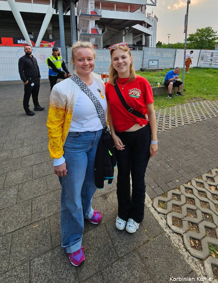 Vermissten ihre Lieblingsspieler Luke Littler und Peter Wright in der Finalsession: Cornelia und Luna