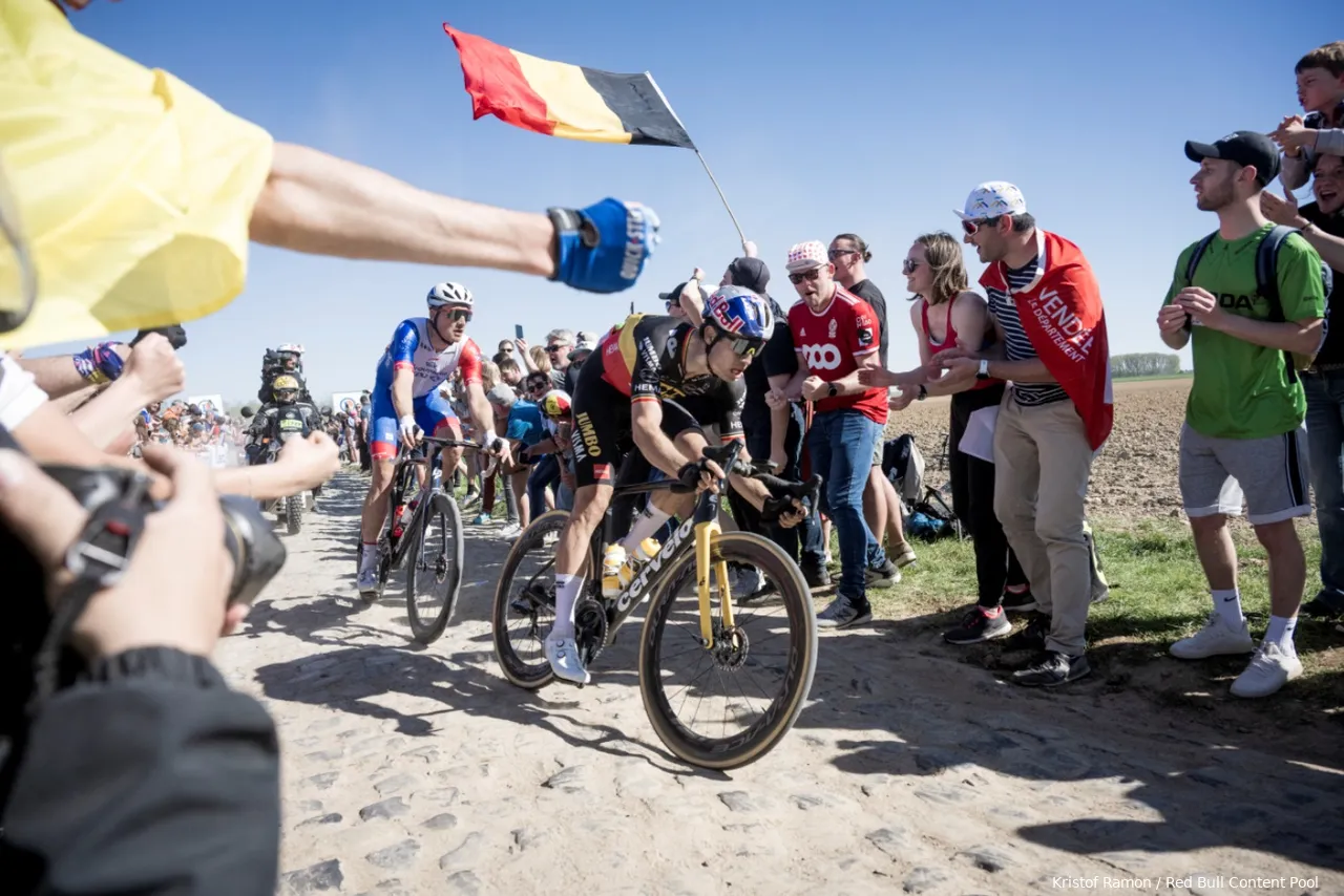 Wout van Aert and Stefan Küng ride Carrefour de l'Arbre at 2022 Paris-Roubaix.&nbsp;@Sirotti