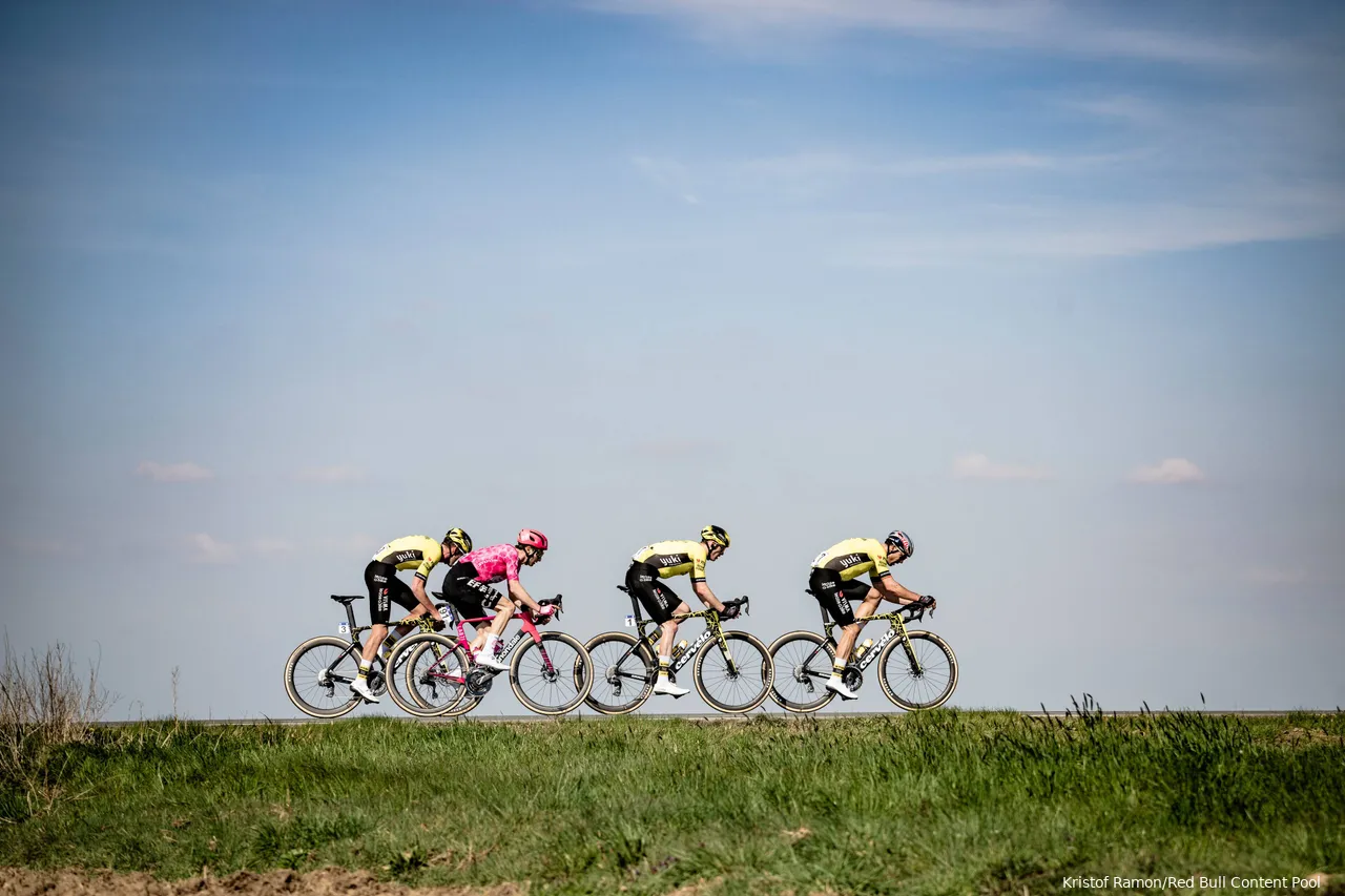 dwars door vlaanderen tiesj benoot matteo jorgenson mathieu van der pel