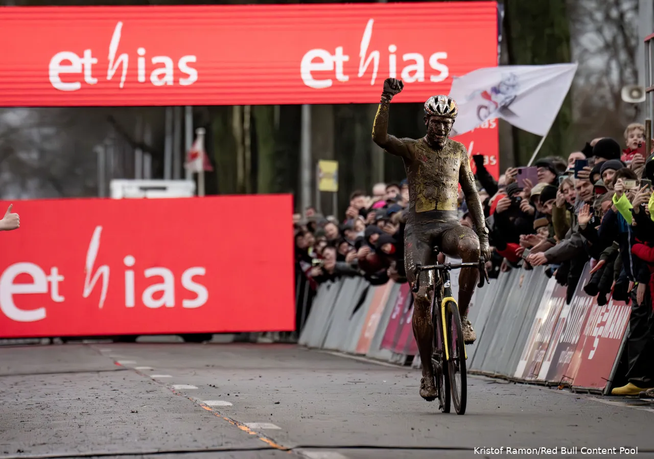 Wout van Aert wint in Dendermonde