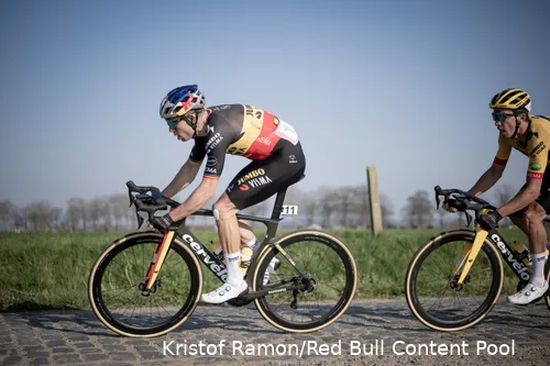 Wout van Aert en Christophe Laporte in de E3 Saxo Bank Classic