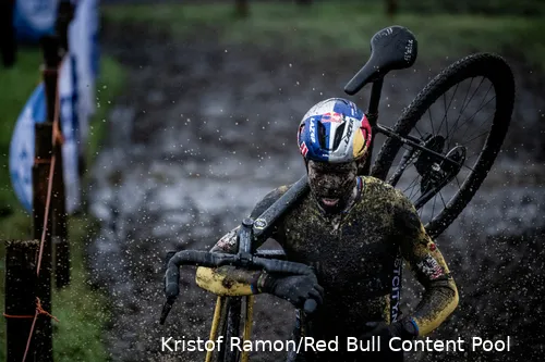 Van Aert, vorig jaar in de modder