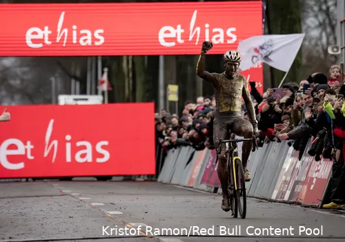 Wout van Aert wint in Dendermonde