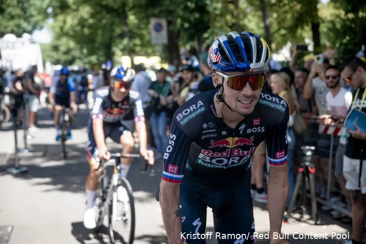 Primoz Roglic estava em 4º, a 2:15 de Tadej Pogacar, antes das quedas