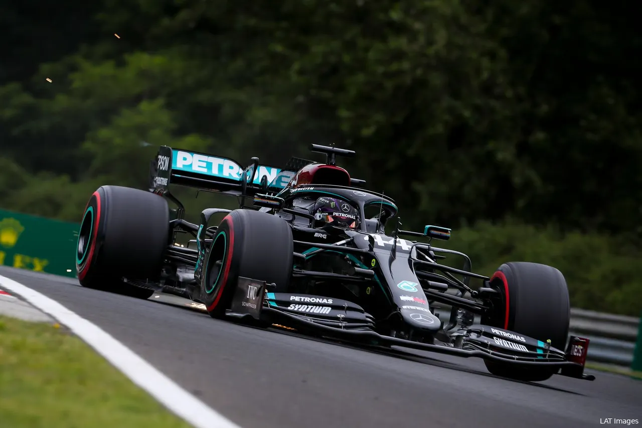 Lewis Hamilton driving his black Mercedes F1 car at Hungaroring, leading the 2020 Hungarian Grand Prix after starting from P1.