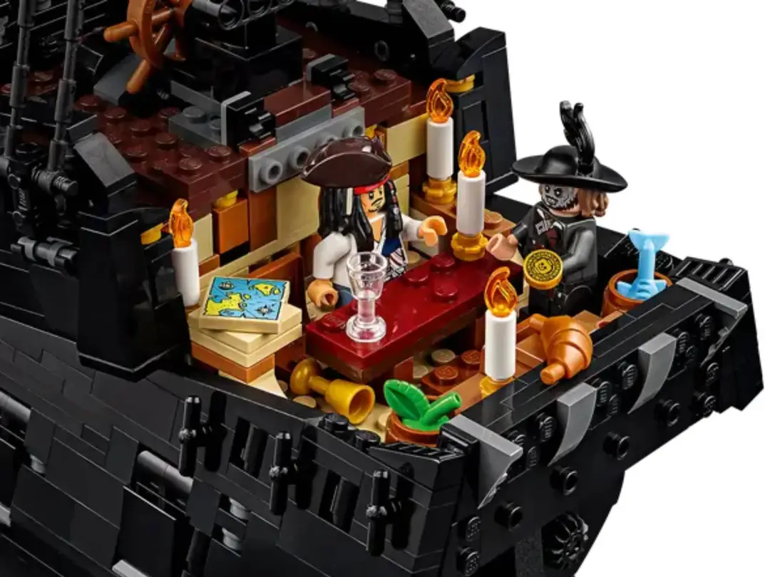 LEGO ICONS Pirates of the Caribbean Captain Jack Sparrows Ship (3)