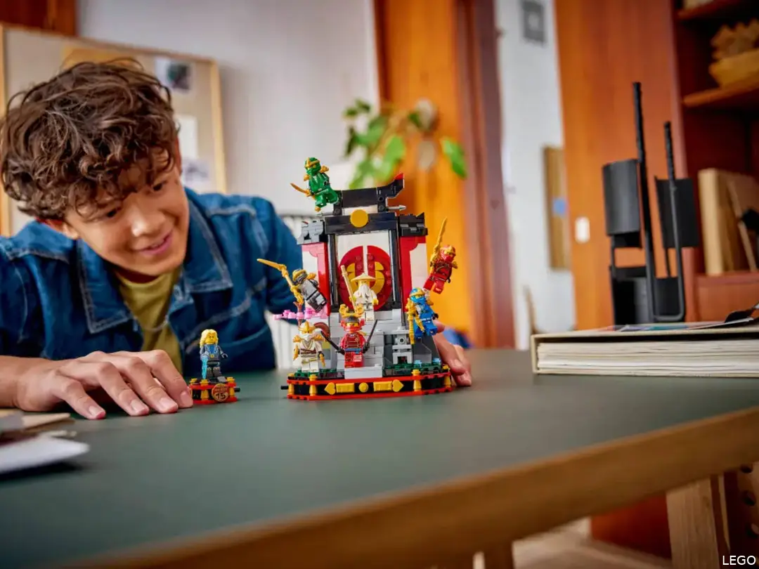 LEGO ninjago 15th anniversary display met ninjapersonages