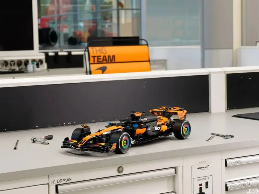 LEGO Technic McLaren 42228 ML38 (2)