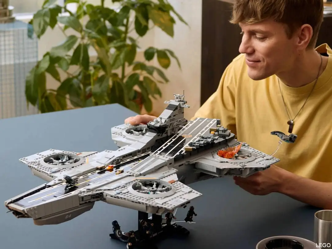 LEGO Marvel SHIELD Helicarrier 76354