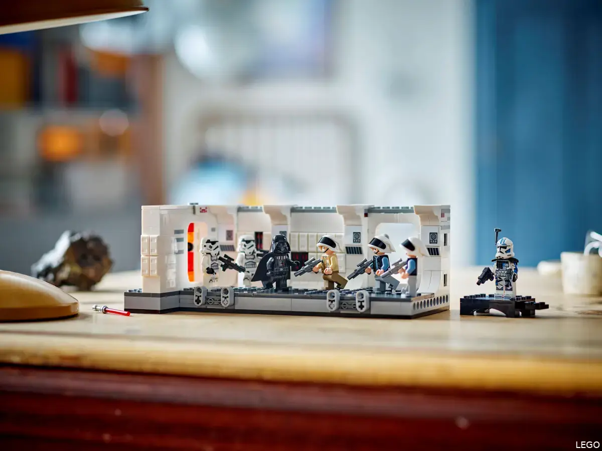 lego boarding the tantive iv