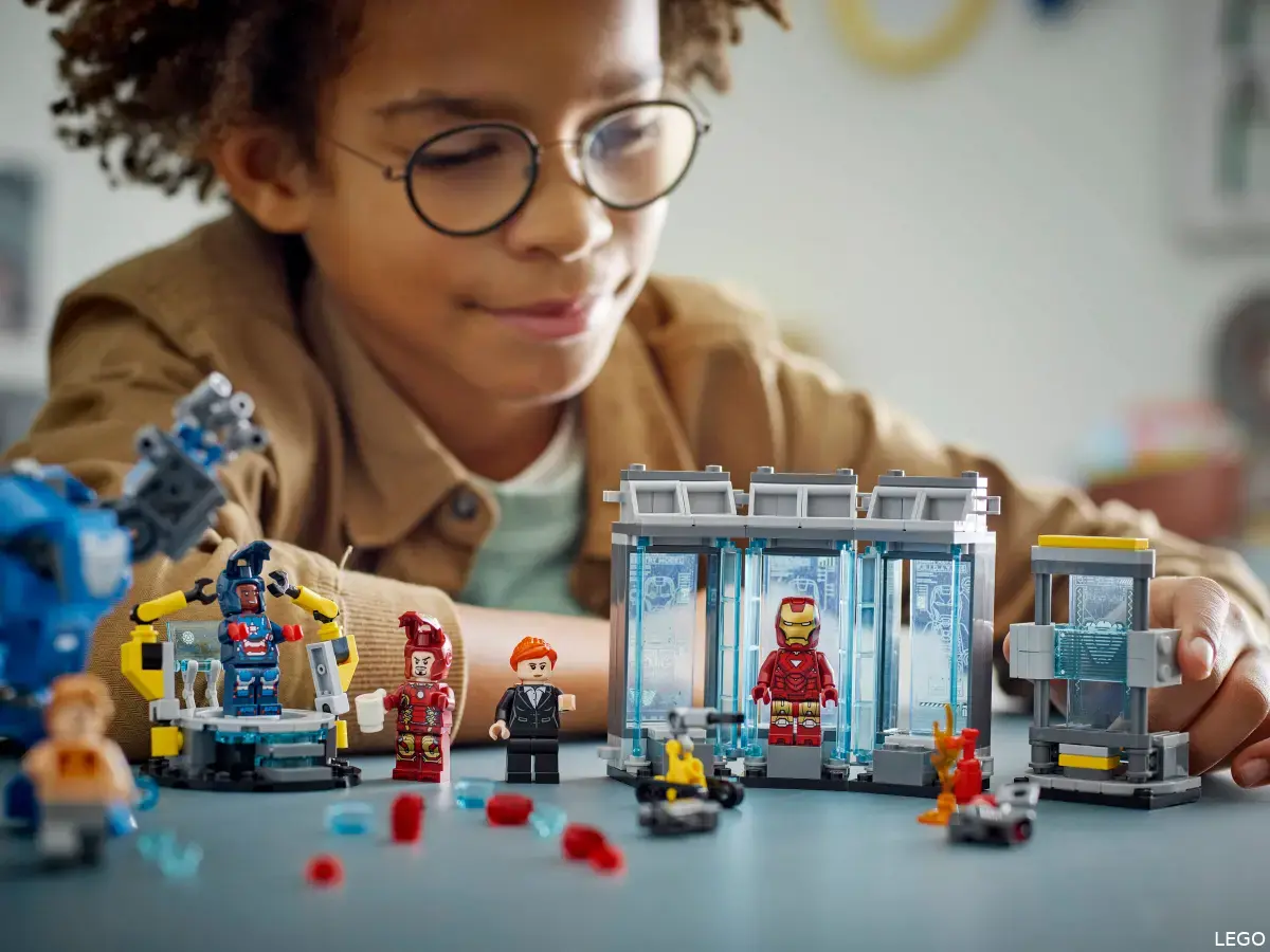 lego iron man laboratory