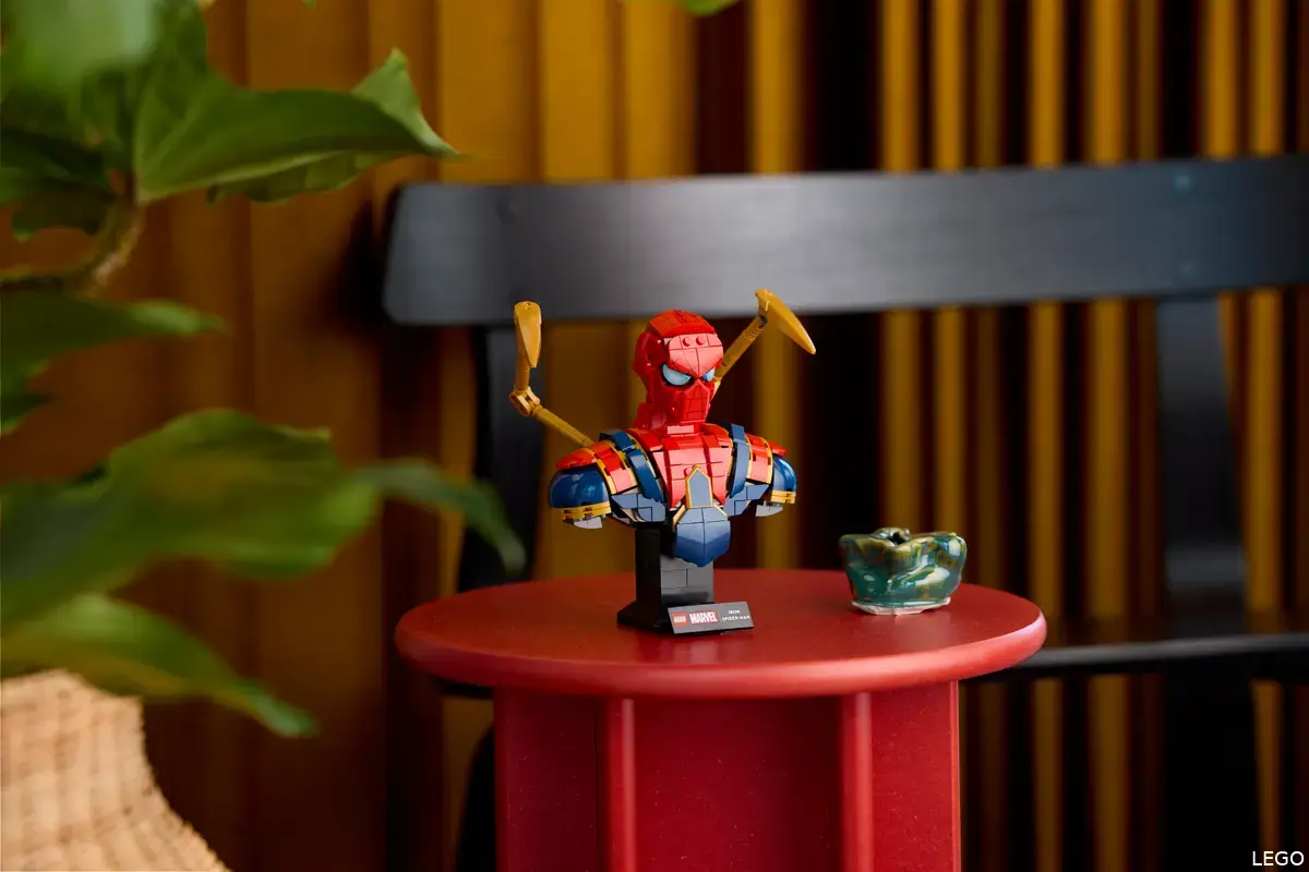 lego iron spider bust