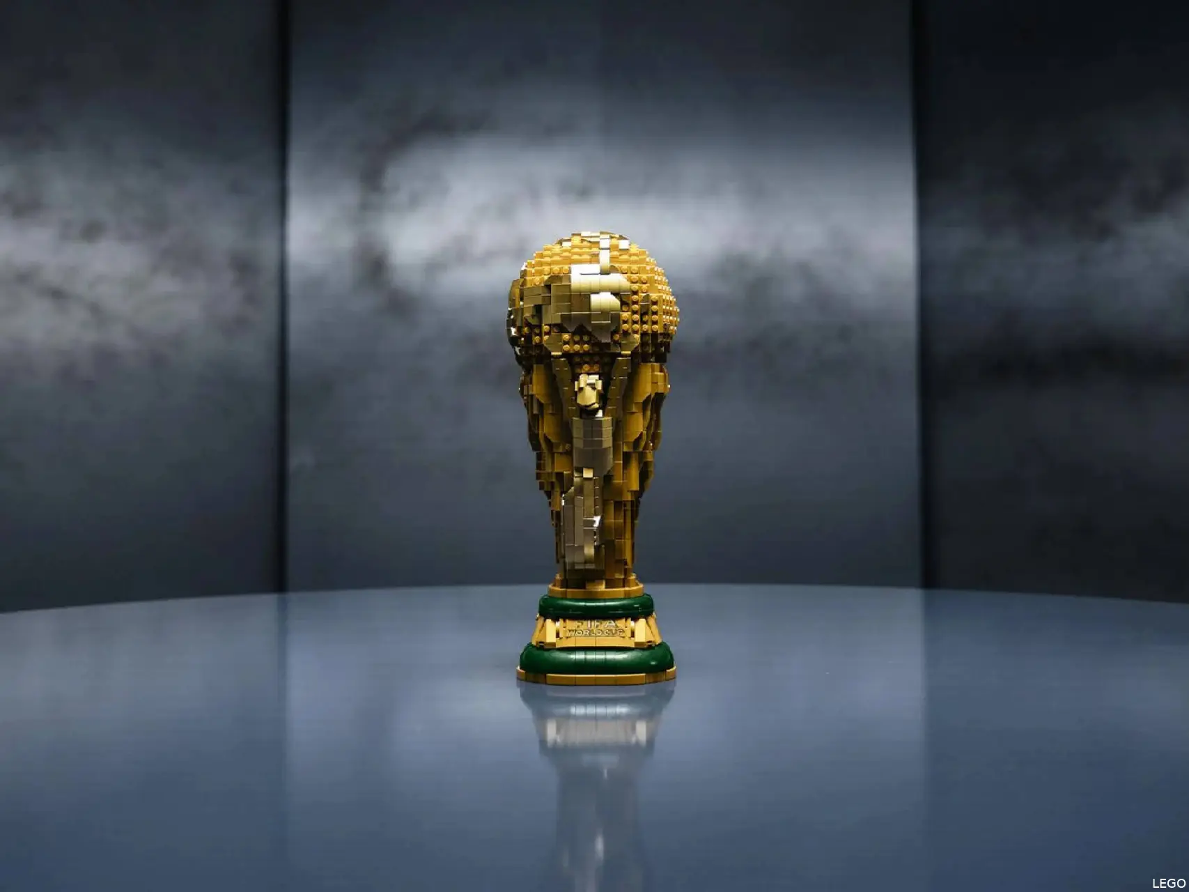 LEGO Editions FIFA World Cup Trophy (2)
