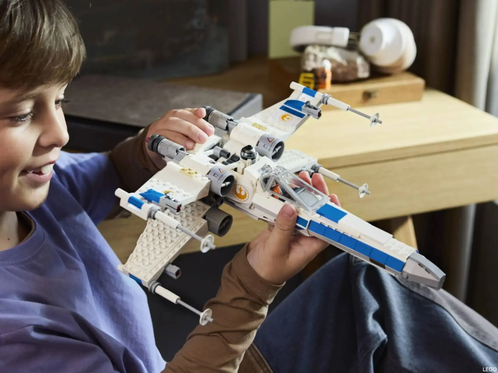 LEGO Star Wars 75460 New Republic X-Wing Starfighter (1)