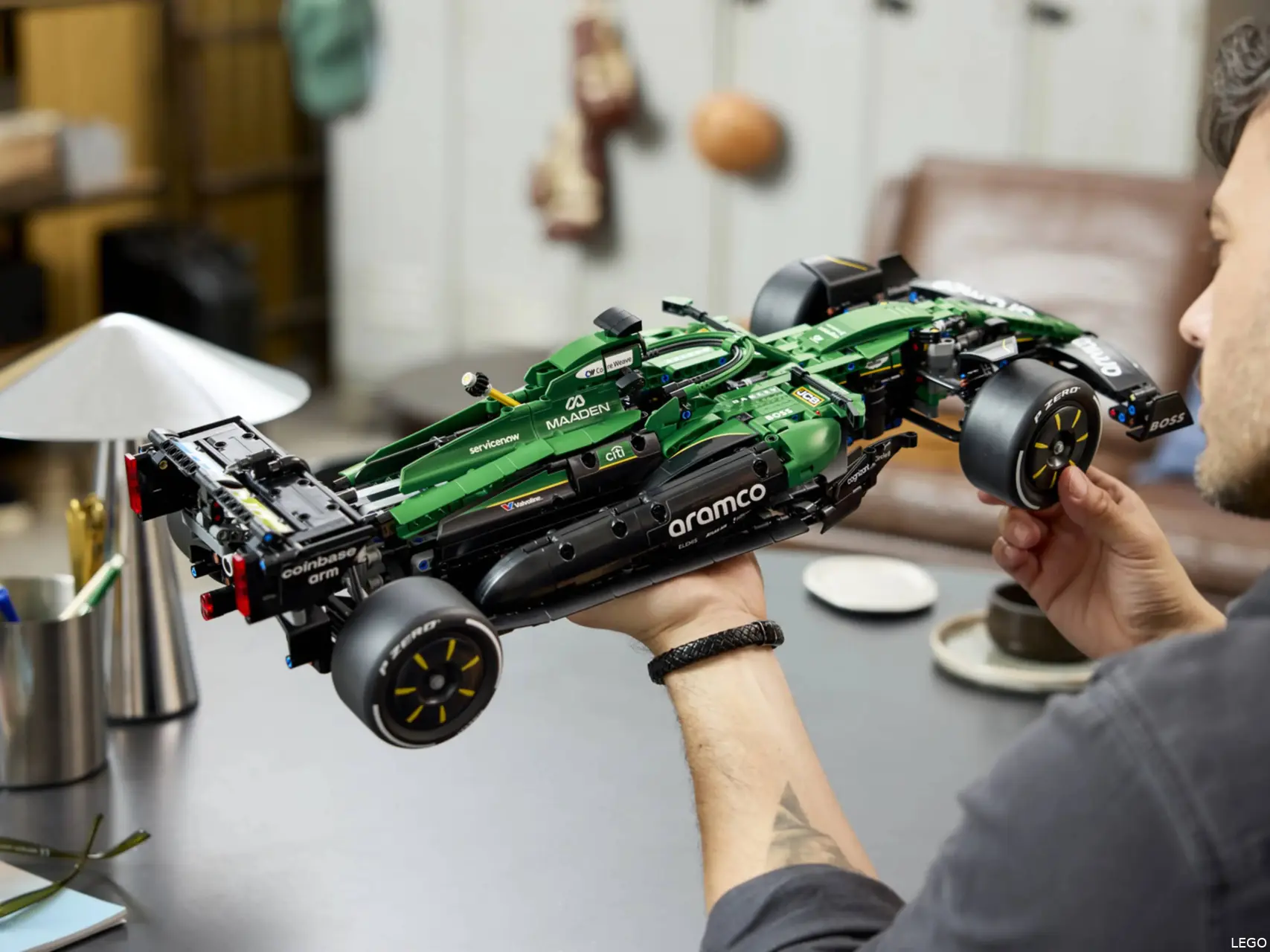 LEGO Technic 42240 Aston Martin Aramco AMR25 (1)