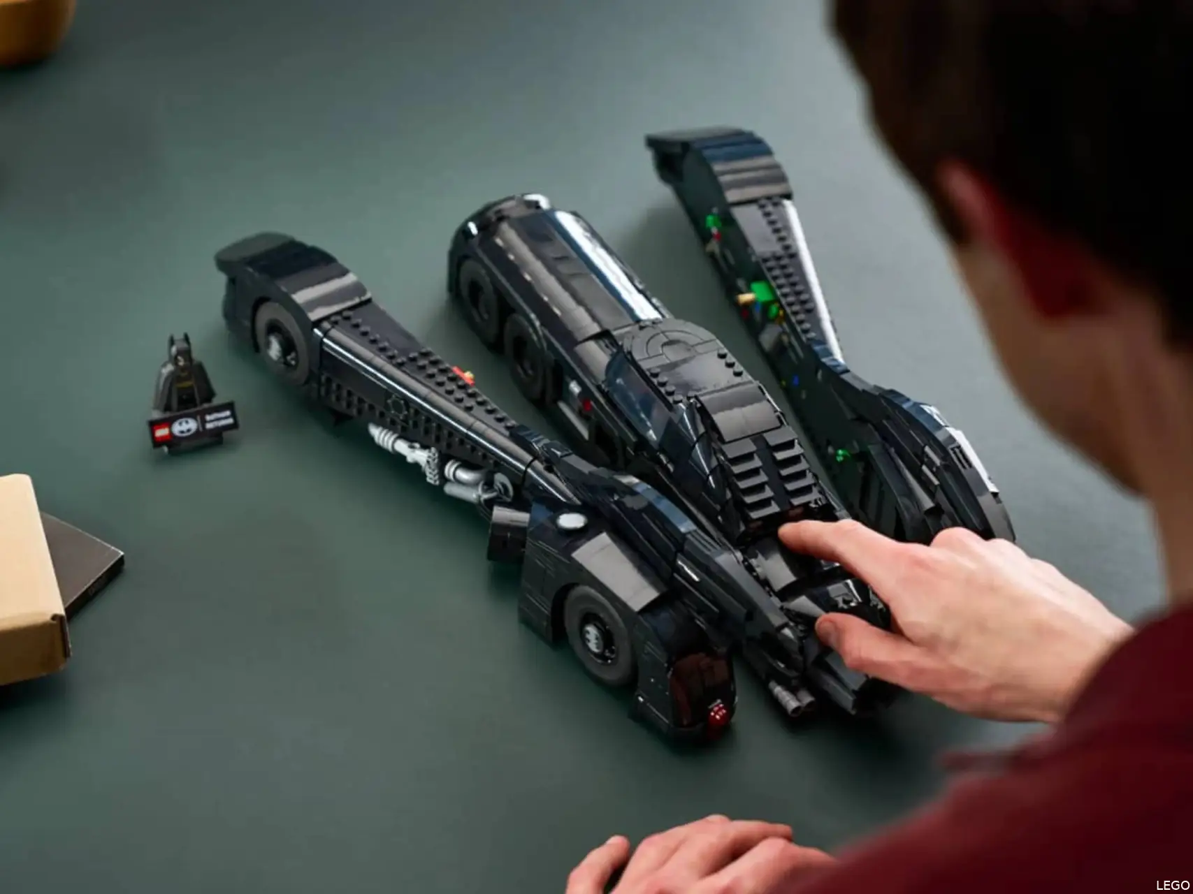 LEGO Batman 76355 Batman Returns Batmobile split