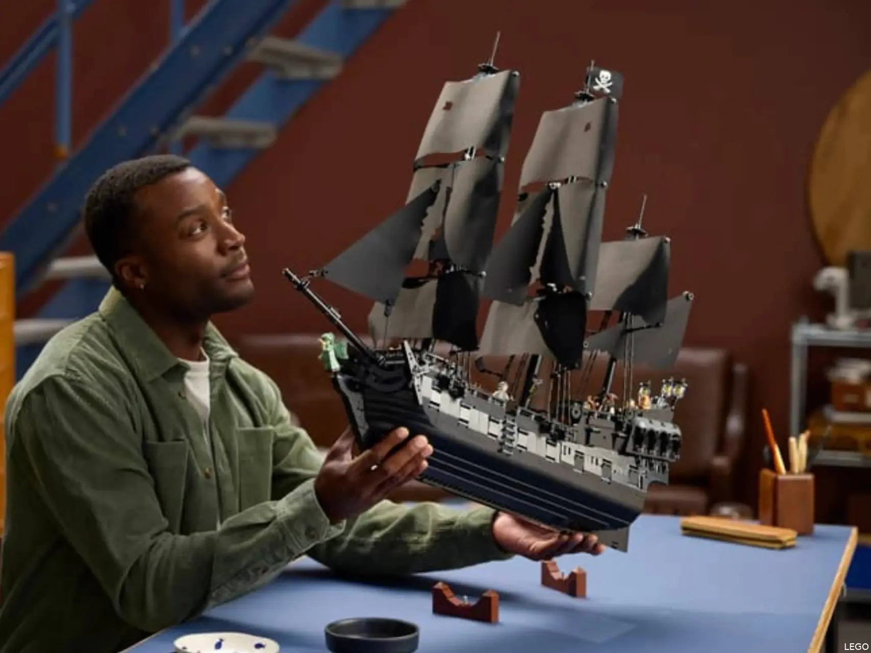 LEGO Icons Het piratenschip van kapitein Jack Sparrow