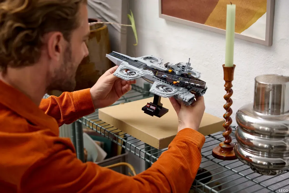 lego marvel avengers helicarrier
