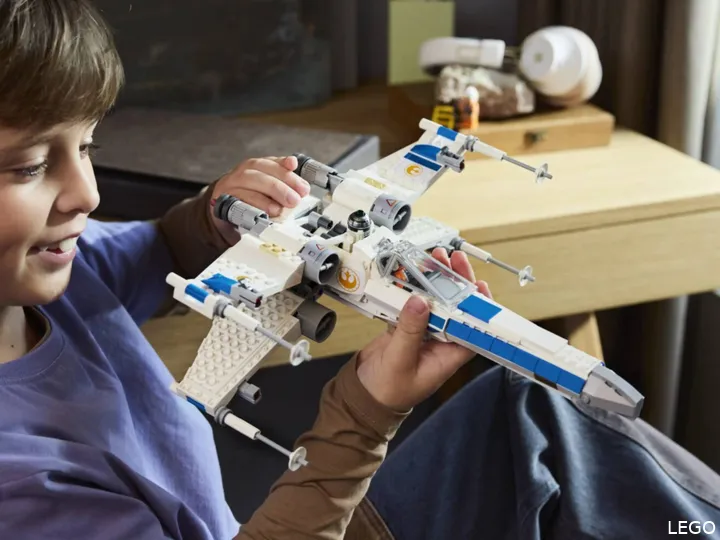 LEGO Star Wars 75460 New Republic X-Wing Starfighter (1)