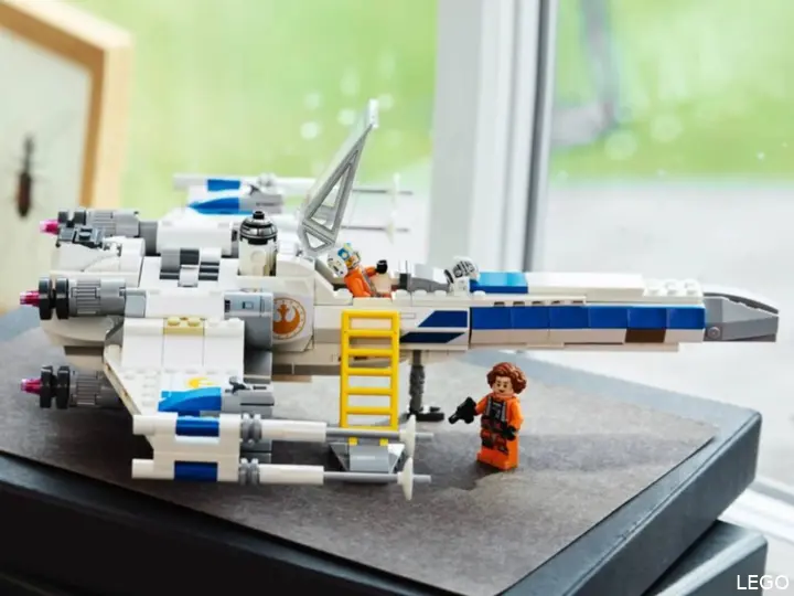 LEGO Star Wars 75460 New Republic X-Wing Starfighter