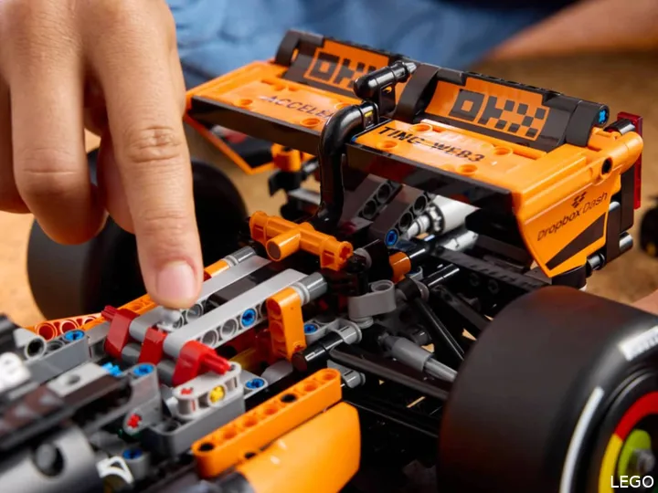LEGO Technic McLaren 42228 F1 auto