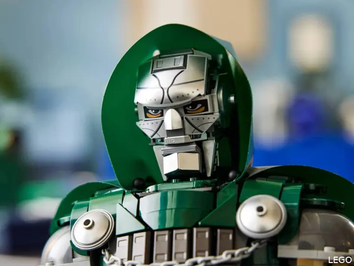 LEGO Marvel Avengers Doomsday Doctor Doom buste