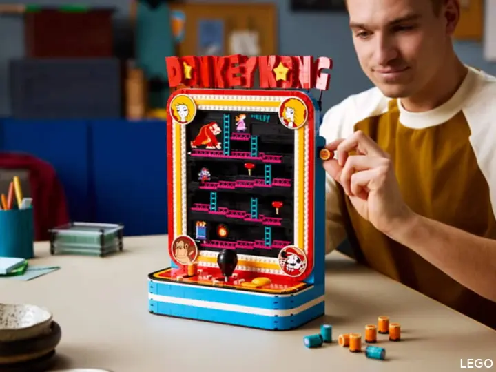 LEGO Super Mario Donkey Kong arcadekast closer