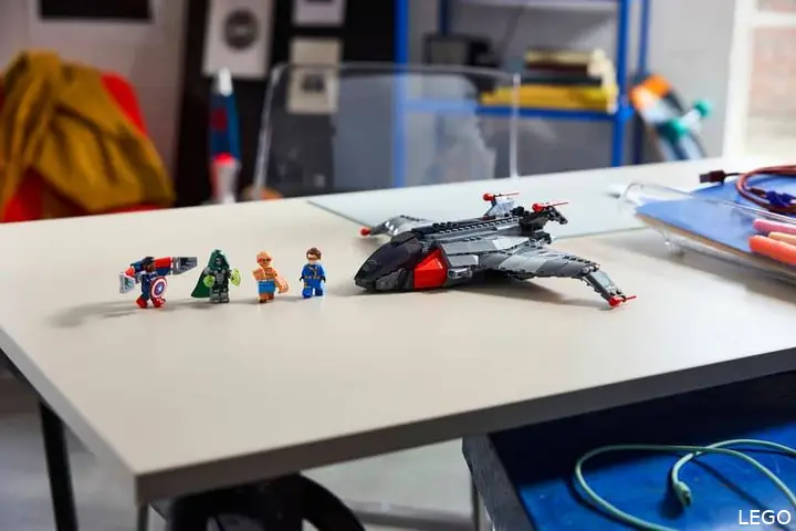 LEGO Avengers Quinjet