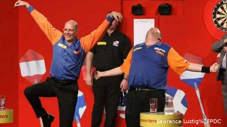 co stompe raymond van barneveld darts 3432351