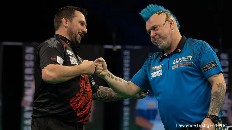 jonny clayton peter wright 61f2bc979bc6d