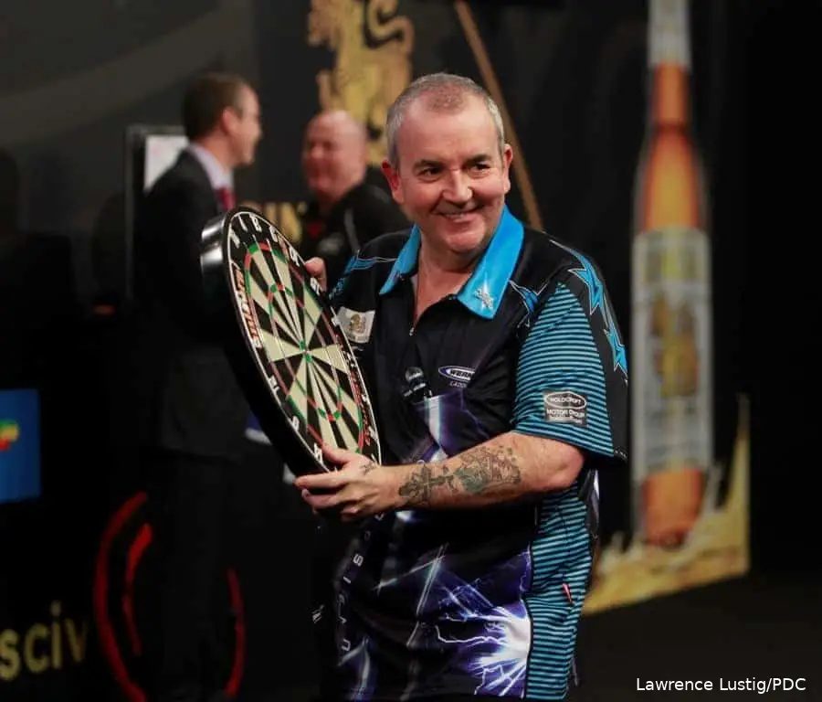 Phil Taylor beherrschte die Dartscheibe wie kein anderer. In seiner fast 30-jährigen Karriere gewann Phil Taylor so ziemlich alles, was es zu gewinnen gab, darunter 16 Weltmeistertitel und 220 weitere Titel.