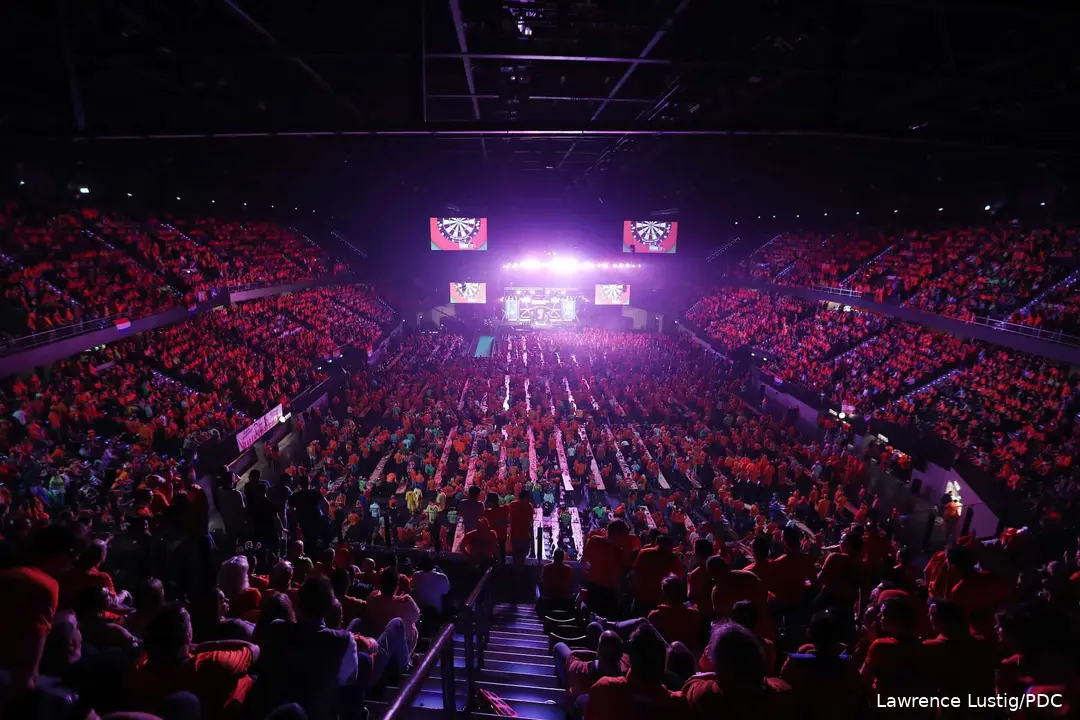 Der Besuch der Premier League Darts in Rotterdam sorgt immer für eine große orangefarbene Party