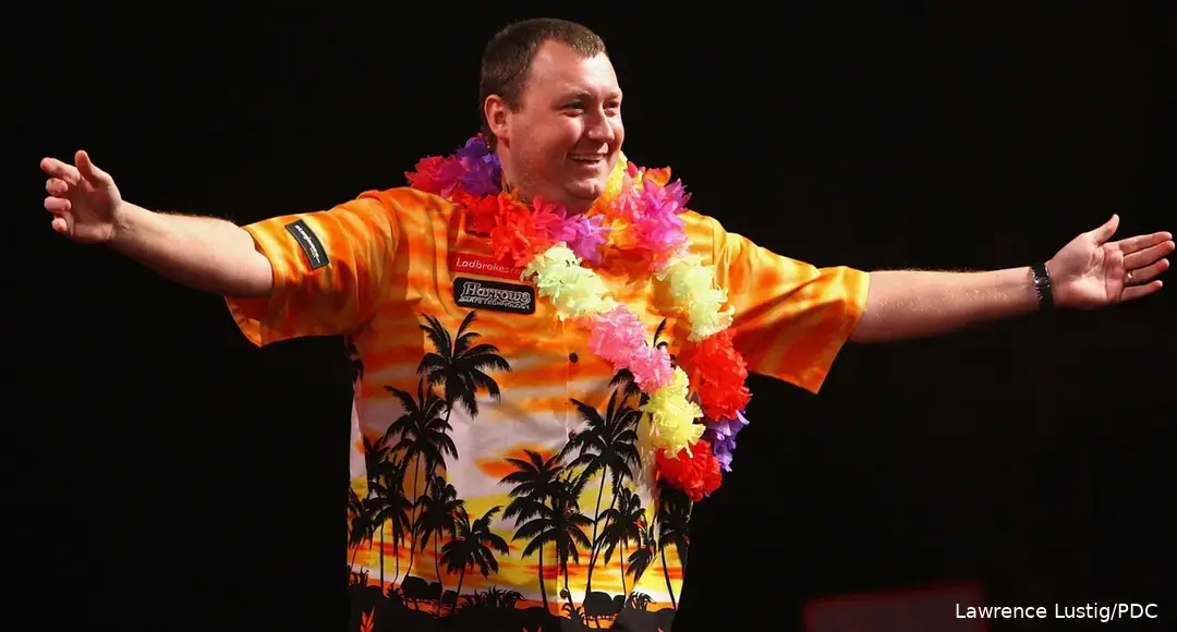 Wayne Mardle danst bij het betreden van het podium