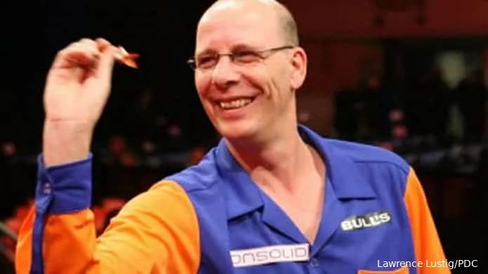 Co Stompé gewann den World Cup of Darts 2010 an der Seite von Raymond van Barneveld