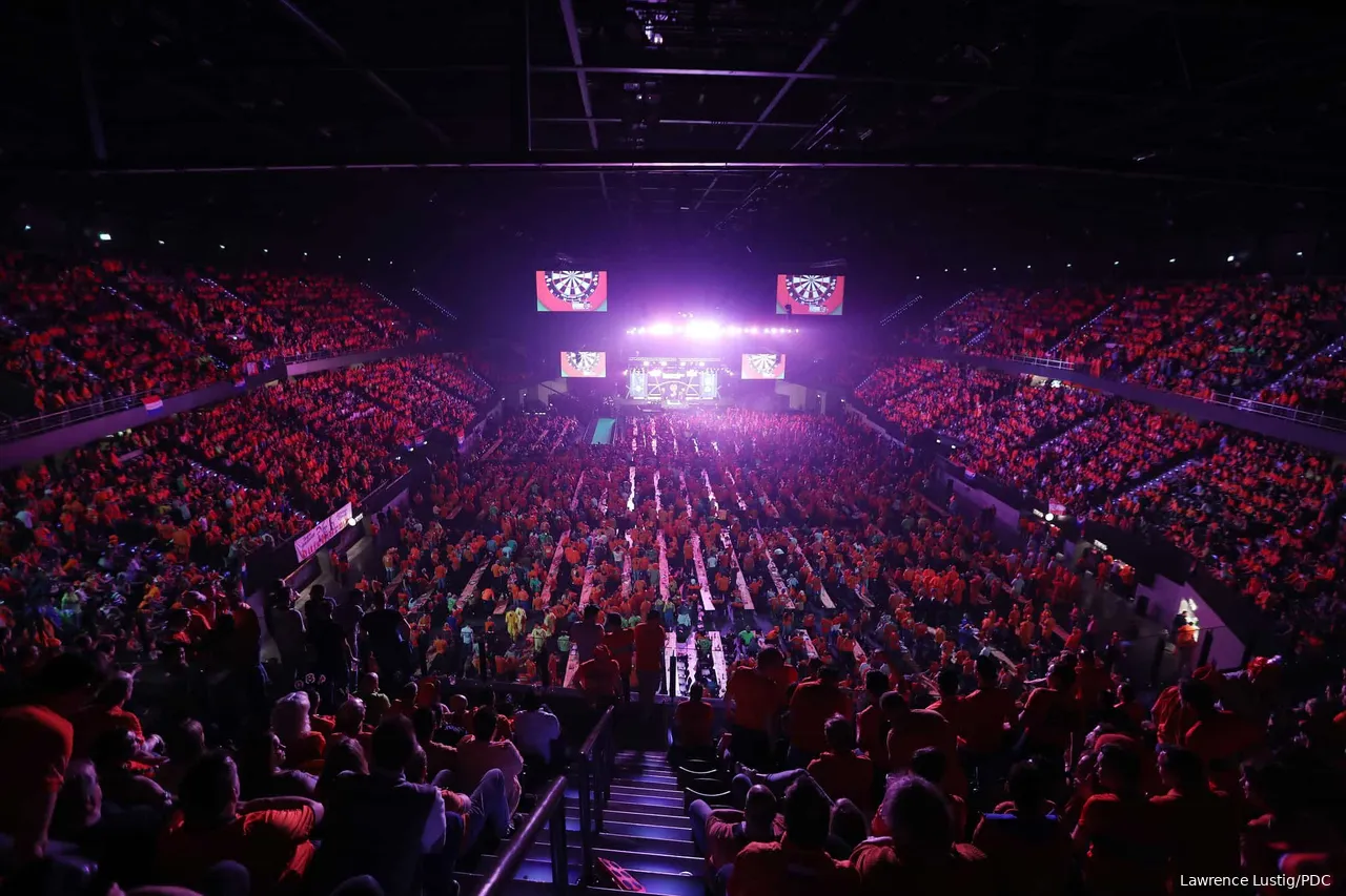 Der Besuch der Premier League Darts in Rotterdam sorgt immer für eine große orangefarbene Party