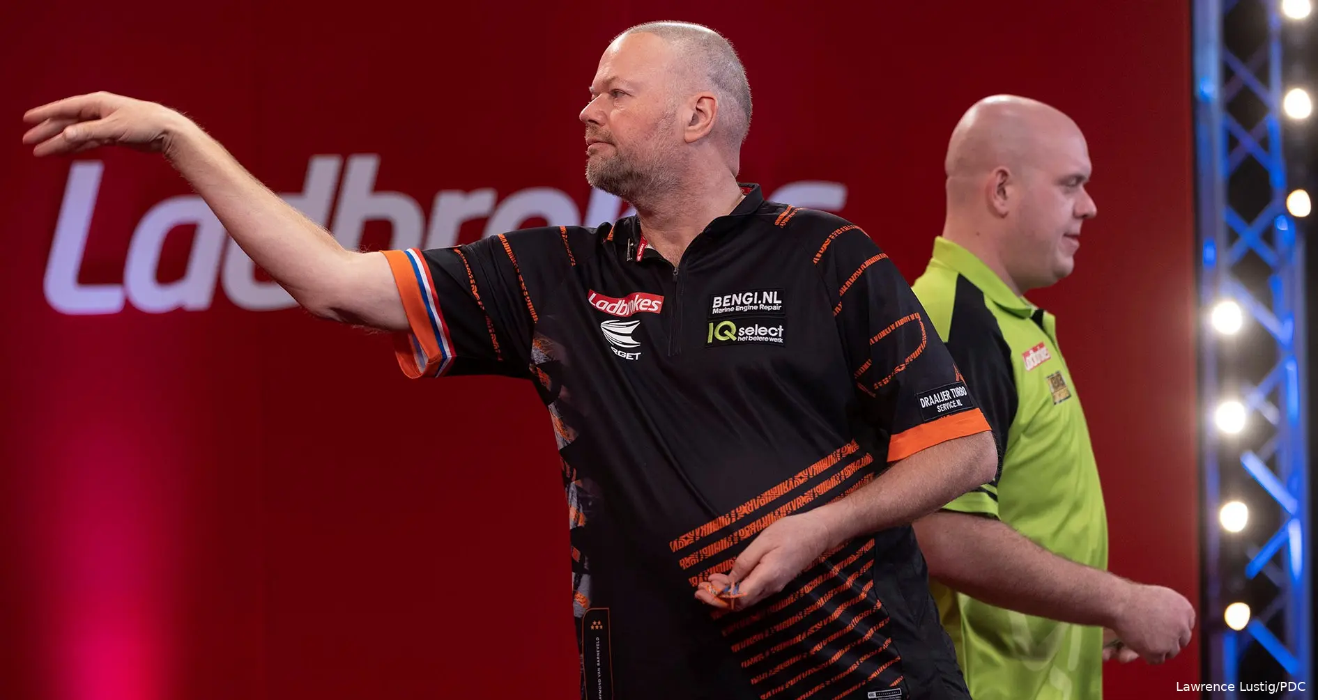 playerschamps rd2 raymond van barneveld michael van gerwen2