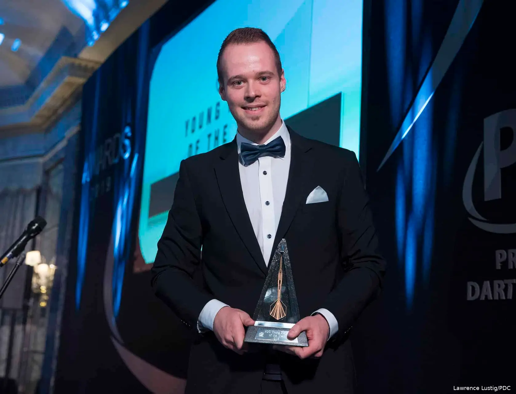 AWARDS HOPP